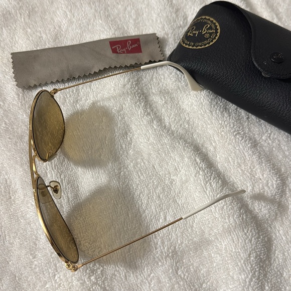 Gold Ray-Ban Aviators - Picture 2 of 4